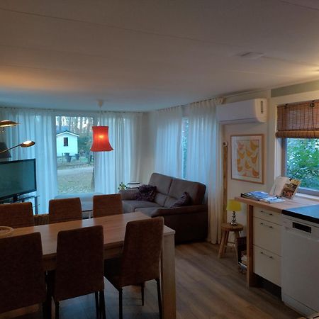 Wulft 47 Zonnig Gezellig 6P Chalet Met Zwembad In Bosrijke Omgeving Op Familie Camping De Vossenburcht IJhorst Exterior foto