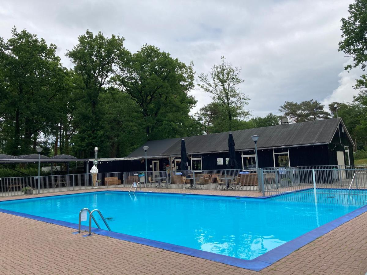 Wulft 47 Zonnig Gezellig 6P Chalet Met Zwembad In Bosrijke Omgeving Op Familie Camping De Vossenburcht IJhorst Exterior foto