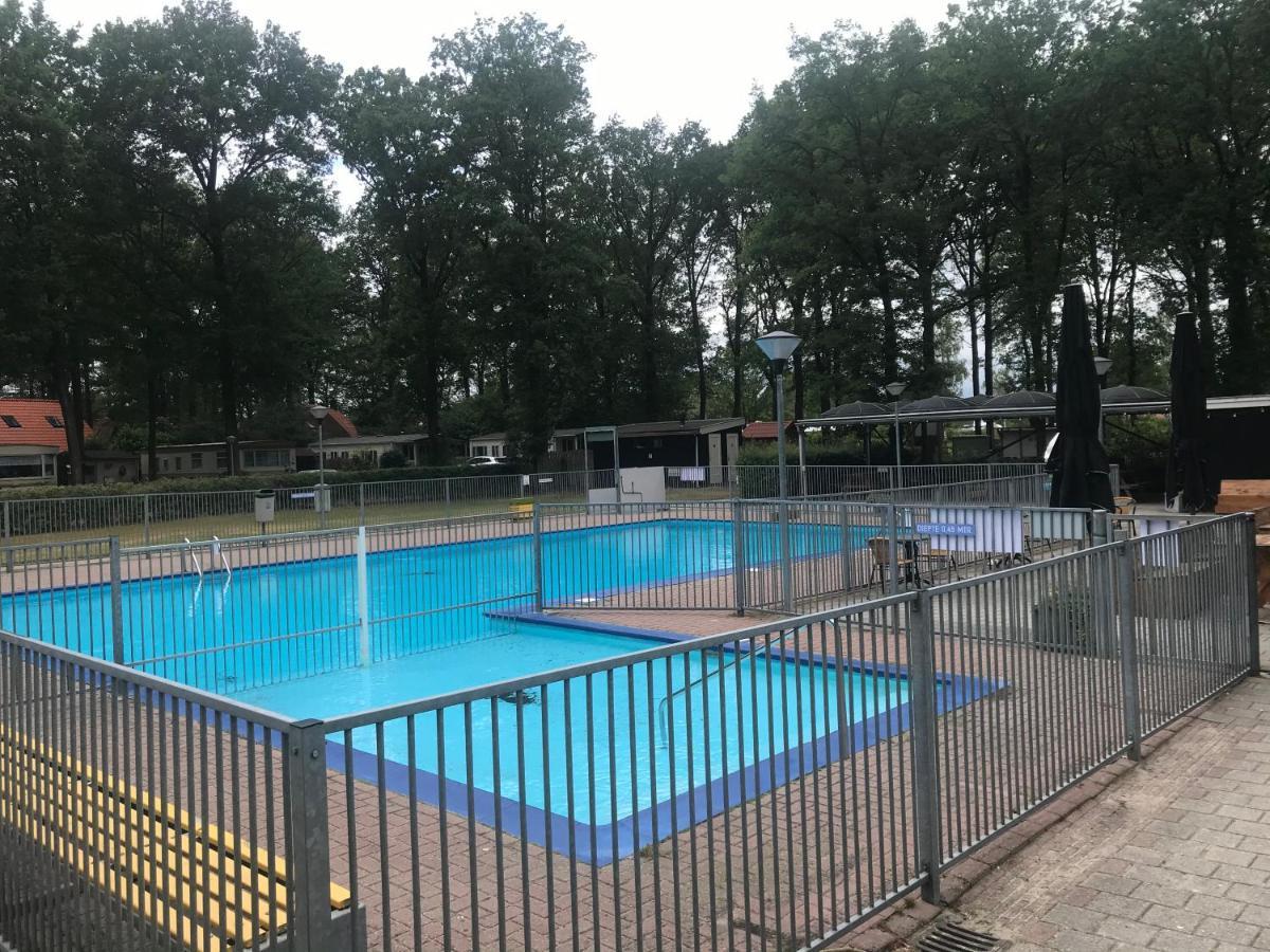 Wulft 47 Zonnig Gezellig 6P Chalet Met Zwembad In Bosrijke Omgeving Op Familie Camping De Vossenburcht IJhorst Exterior foto